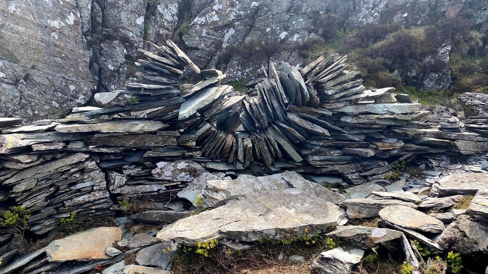 Collapsed circular stone artwork