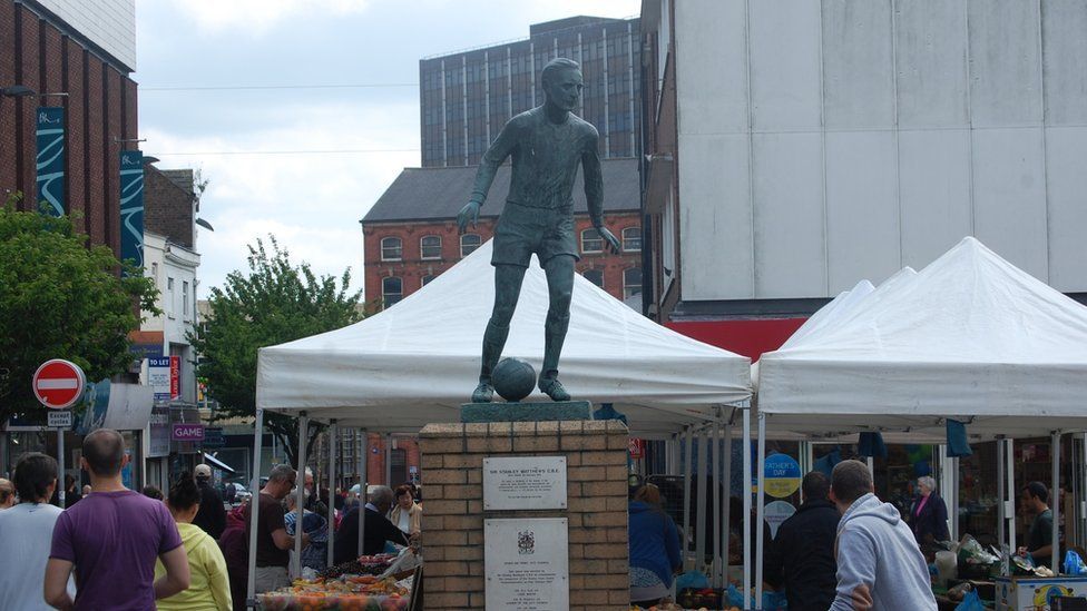 Stanley Matthews statue