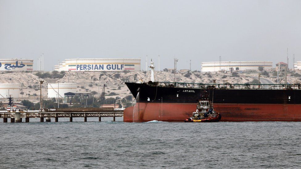 File photo shows an Iranian tanker docking at the platform of an oil facility on Kharg Island, in the Gulf (12 March 2017)