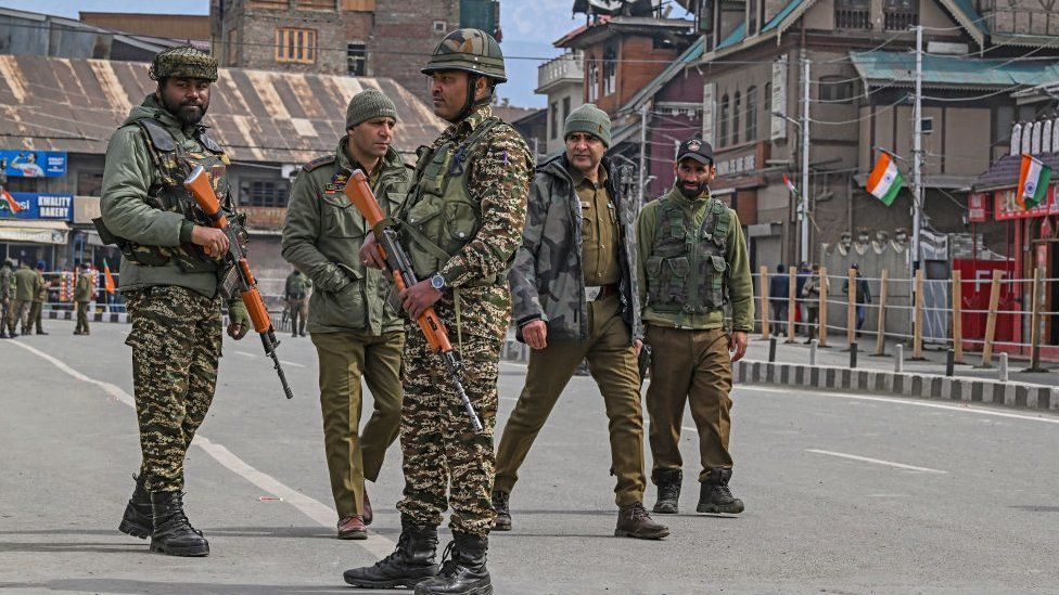 Indian paramilitary personnel deployed at Srinagar on 6 March