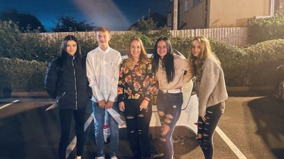 Max pictured with his mum Leanne Ekland and sisters Jade Dixon, Kayleigh Dixon and Jasmine Dixon