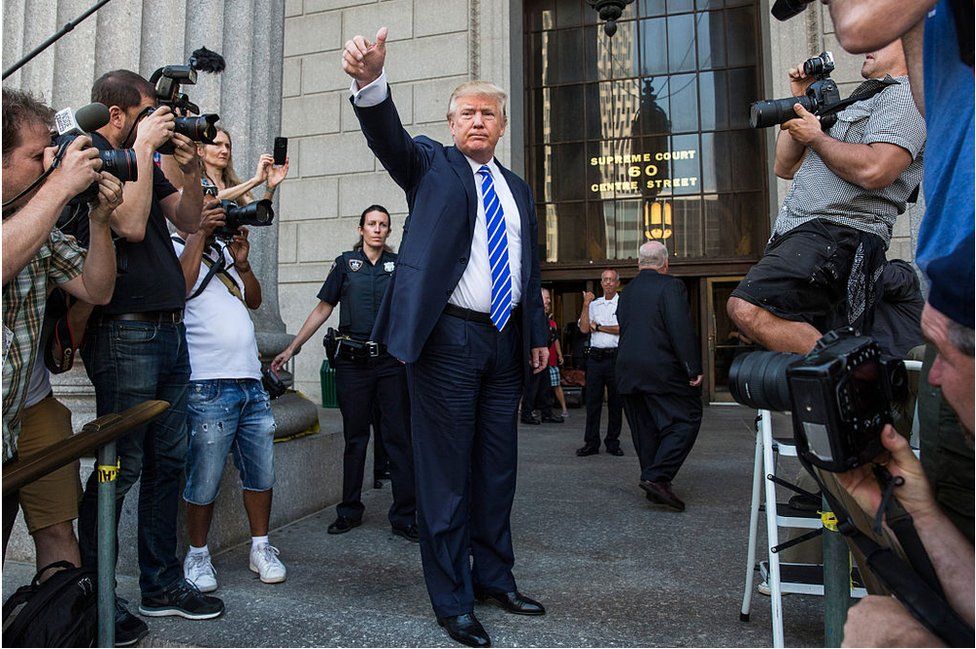 Мистер Трамп прибывает в Нью-Йорк в качестве присяжного заседателя в 2015 году.
