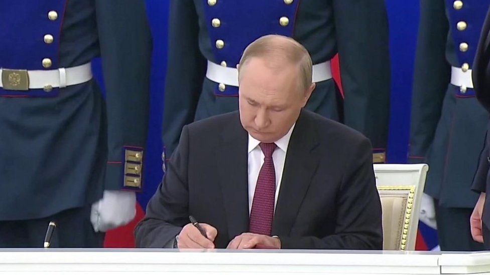 The Russian president signs annexation documents