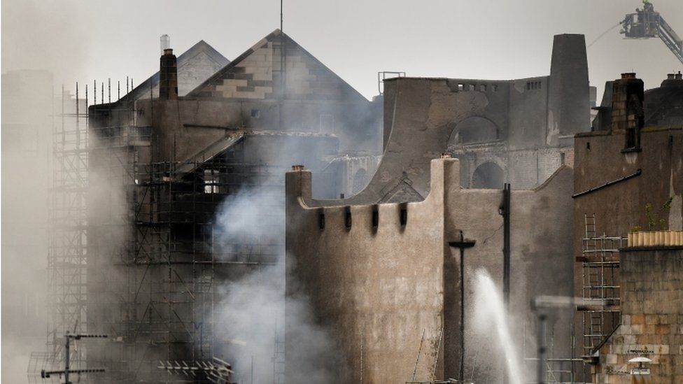 In Pictures: Glasgow School Of Art Engulfed By Flames - BBC News