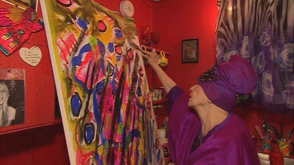 Welsh artist Molly Parkin on painting and partying - BBC News