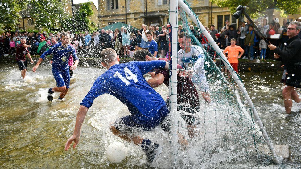 Bourton-on-the-Water crowds enjoy river football match - BBC News