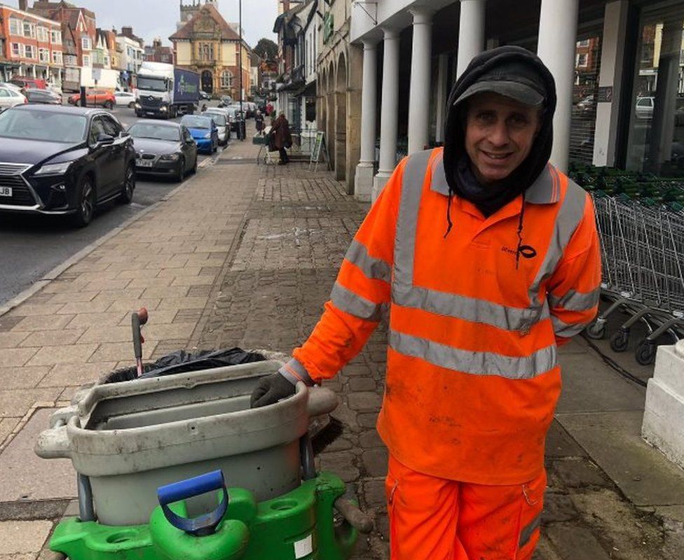 Marlborough masks calendar highlights litter issue - BBC News