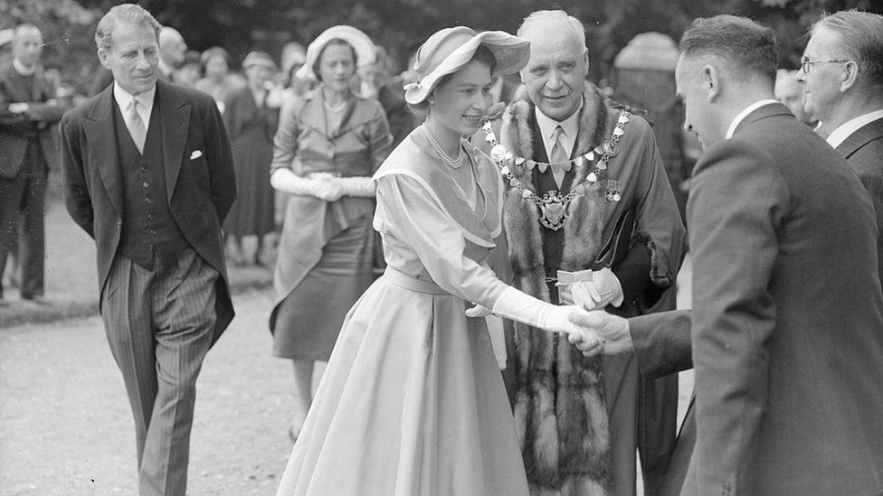 The Queen with the mayor of St Albans at St Albans Cathedral on 20 July 1952