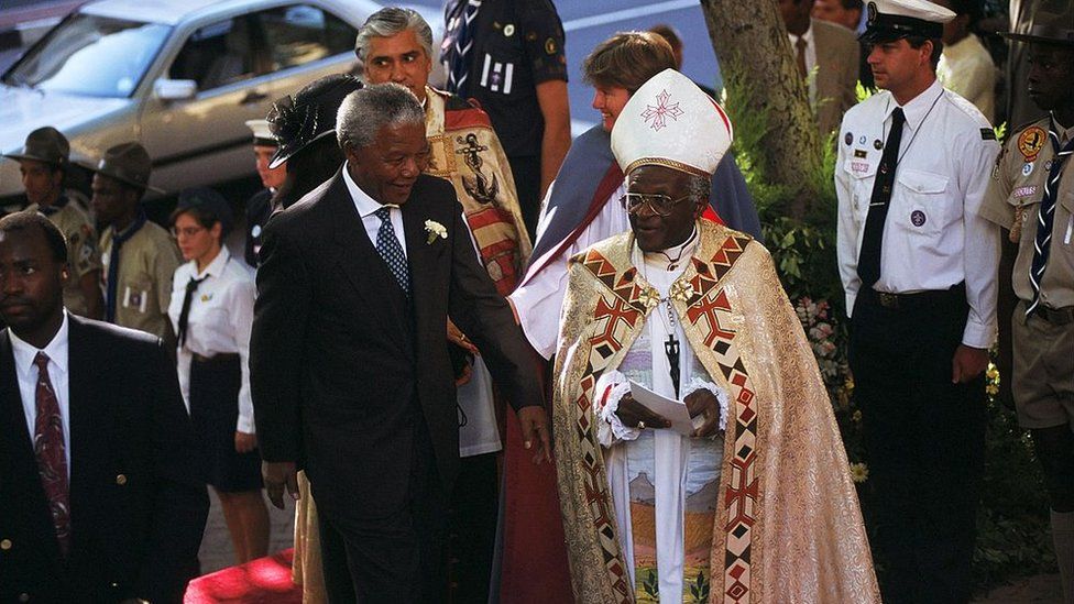 Архиепископ Туту с президентом Нельсоном Манделой в 1995 году