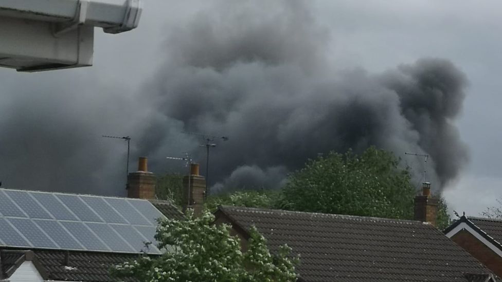 Mexborough fire: Toxic smoke warning over recycling centre blaze - BBC News