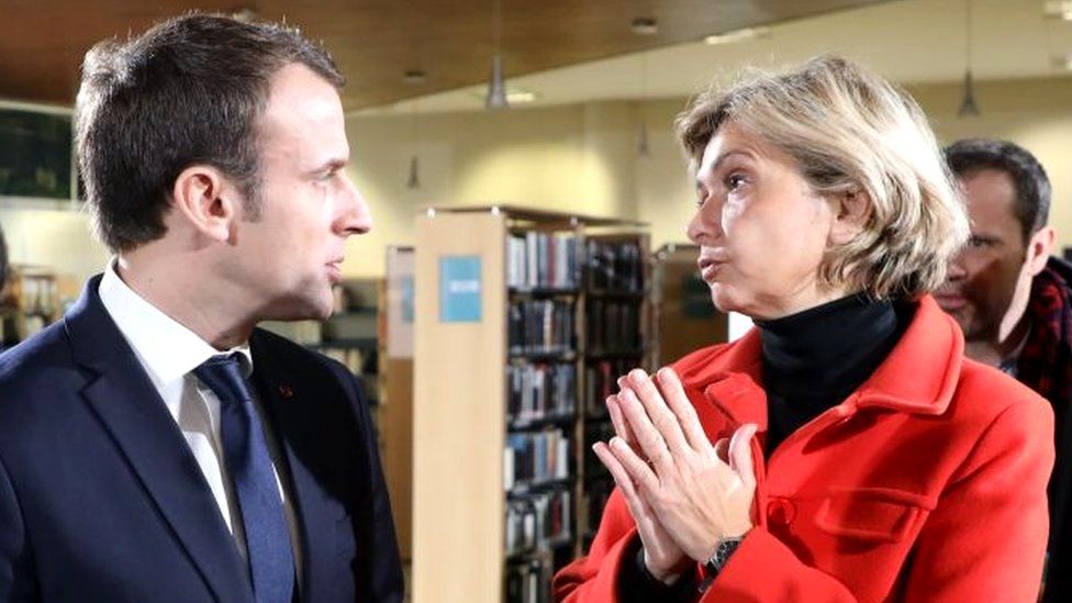 French President Emmanuel Macron (L) talks to Ile De France region President Valerie Pecresse (R) as he visits Les Mureaux on February 20, 2018