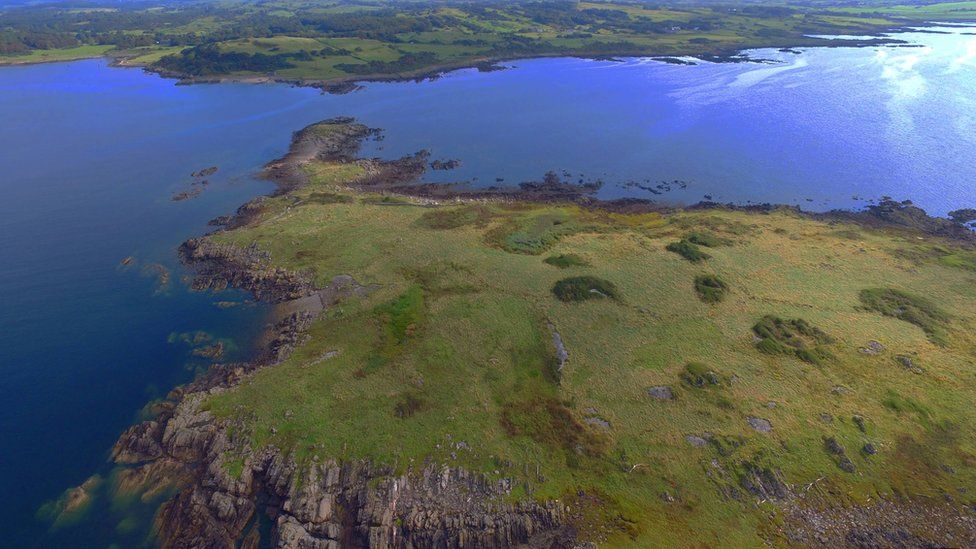 Small uninhabited Scottish island up for sale - BBC News