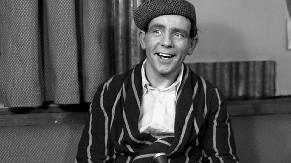 Sir Norman Wisdom impersonator completes 100 mile walk - BBC News