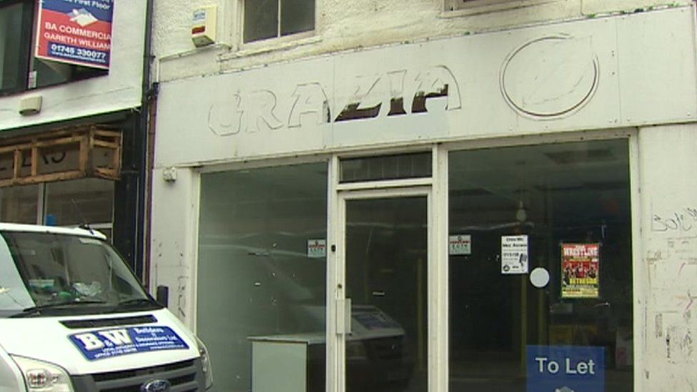 Empty shop on High Street, Bangor