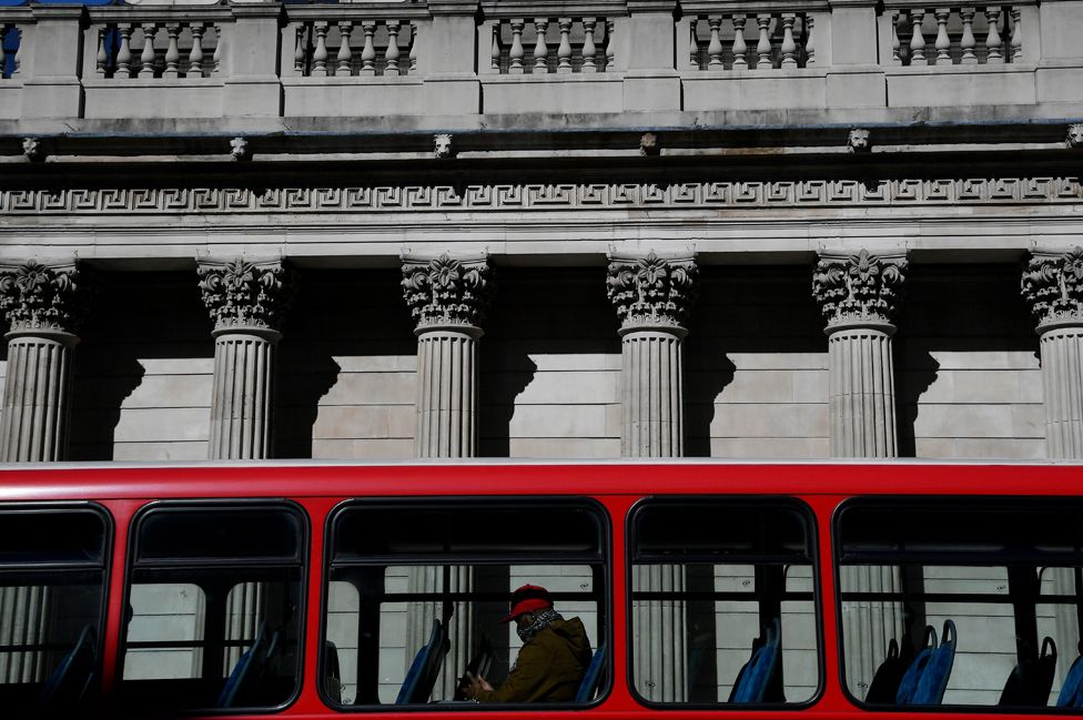 A quiet bus passes the Bank of England