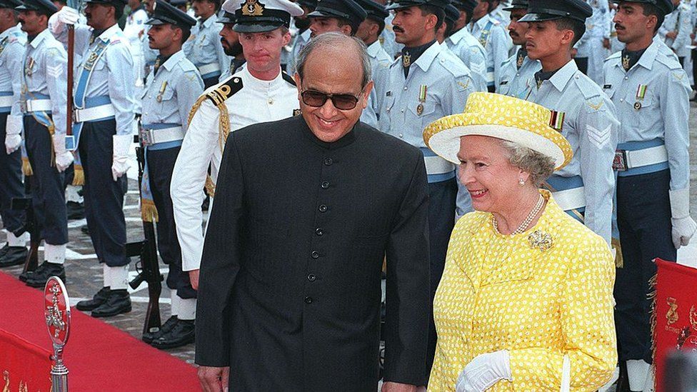 Queen, Brown