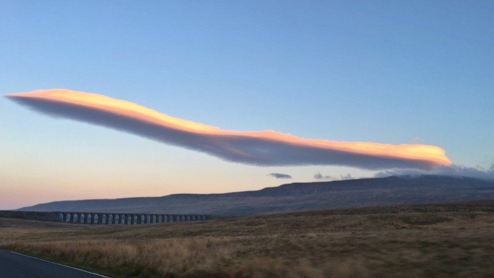 Great Britain-shaped cloud spotted - BBC News