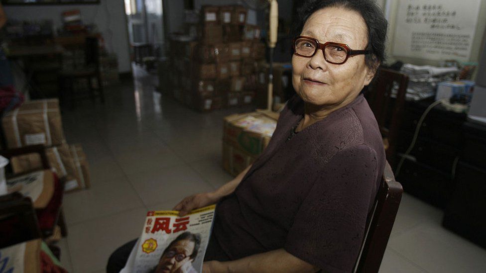 Dr Gao Yaojie holds a magazine which features her in the cover