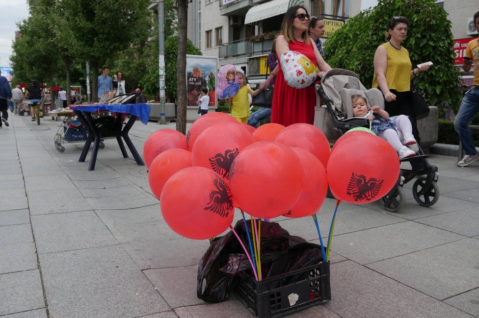 Balloons representing Albanian flag
