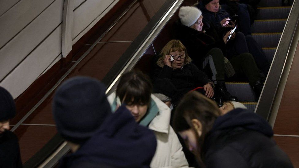 People sheltering in Kyiv metro (5 Dec 22)