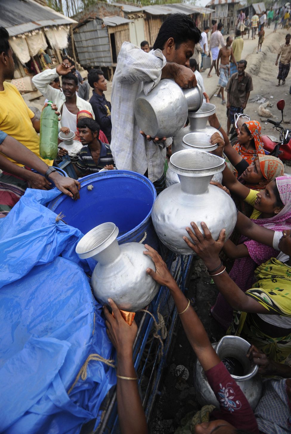 Bangladeshi villagers queue for drinking water at Gabura, on the outskirts of Satkhira, some 450 kms from Dhaka on 2 June 2009.