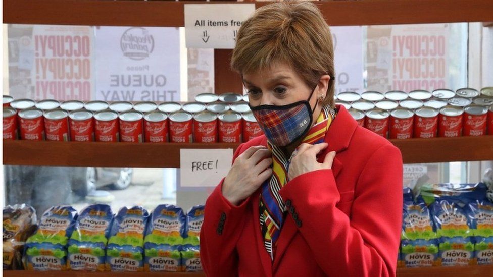 Nicola Sturgeon, wearing a face mask, in The Peoples' Pantry in Glasgow