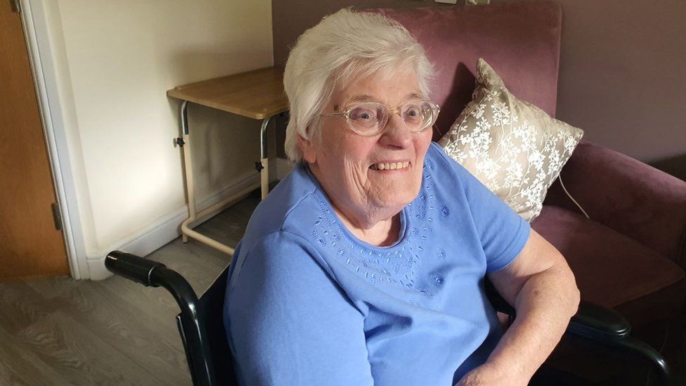 Families reunited at Kingswinford care home thanks to screen BBC News