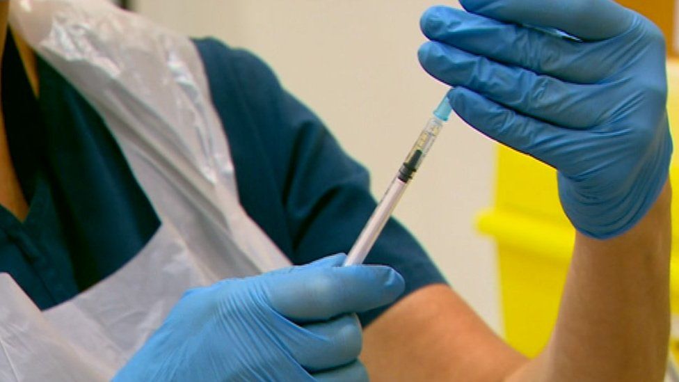 Nurse holding a Covid-19 vaccination needle