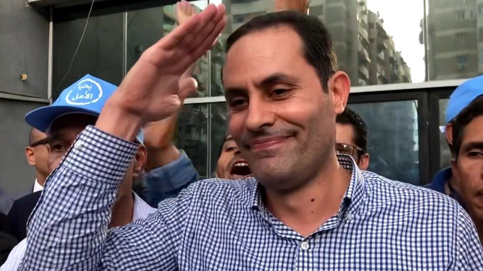 Egyptian presidential hopeful Ahmed al-Tantawi waves to supporters in Port Said, Egypt (4 October 2023)