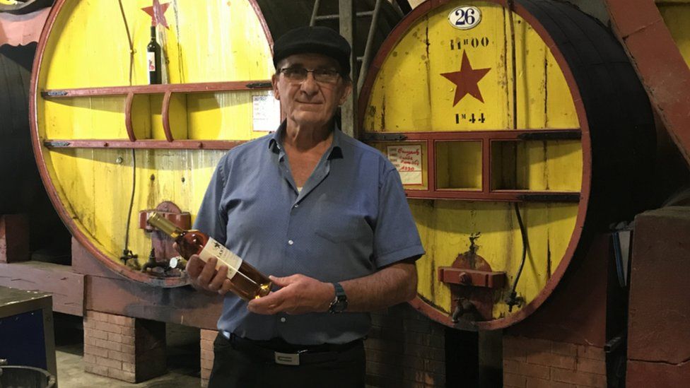 Der Besitzer der Weingenossenschaft L'Etoile Jean-Pierre Centene