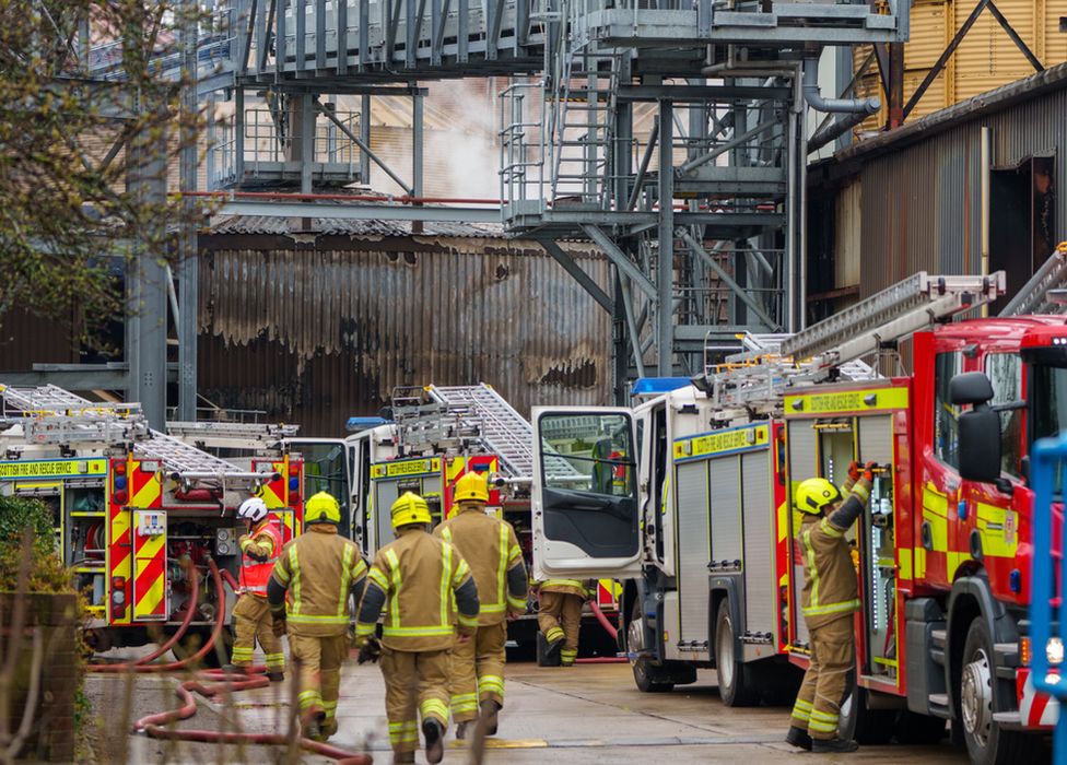 Firefighters tackle blaze at Portgordon Maltings in Moray - BBC News