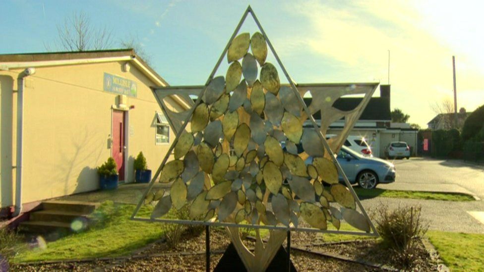 A large gold star which is a permanent memorial to the town's role in helping holocaust survivors