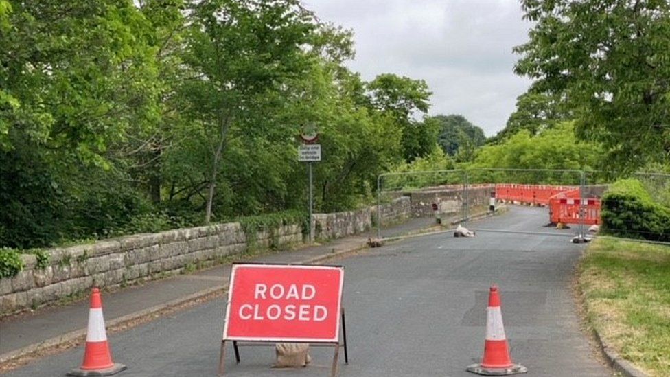 Hampsthwaite Bridge closed as cracks discovered BBC News