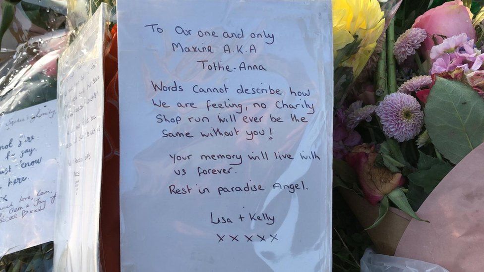 Plymouth shooting: Flowers and heartfelt notes remember victims - BBC News