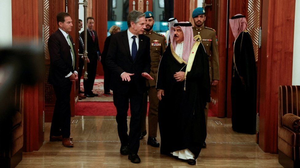 Antony Blinken walks with King Hamad