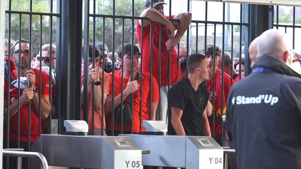 Liverpool fans trapped outside closed gates at the Stade de France