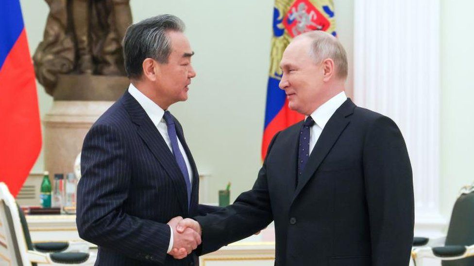 Wang Yi and Vladimir Putin