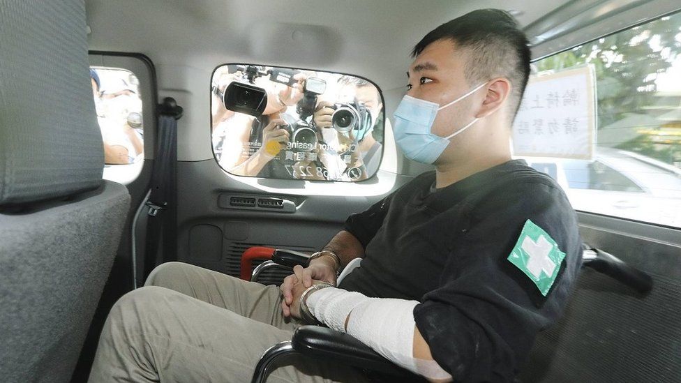 Тонг Инь-кит 23-летний мужчина предстает перед судом Западного Коулуна 6 июля 2020 г.