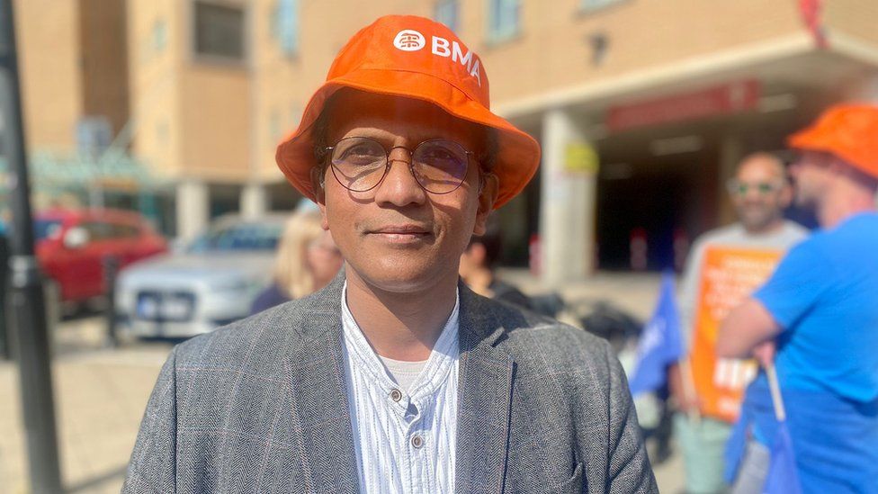 South west senior doctors stage 48 hour strike over pay offer BBC News