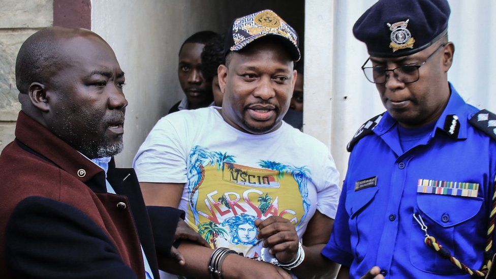 Nairobi governor Mike Sonko(centre), who has been arrested for alleged economic crimes arrives with handcuffs at the Wilson airport in Nairobi in 2019