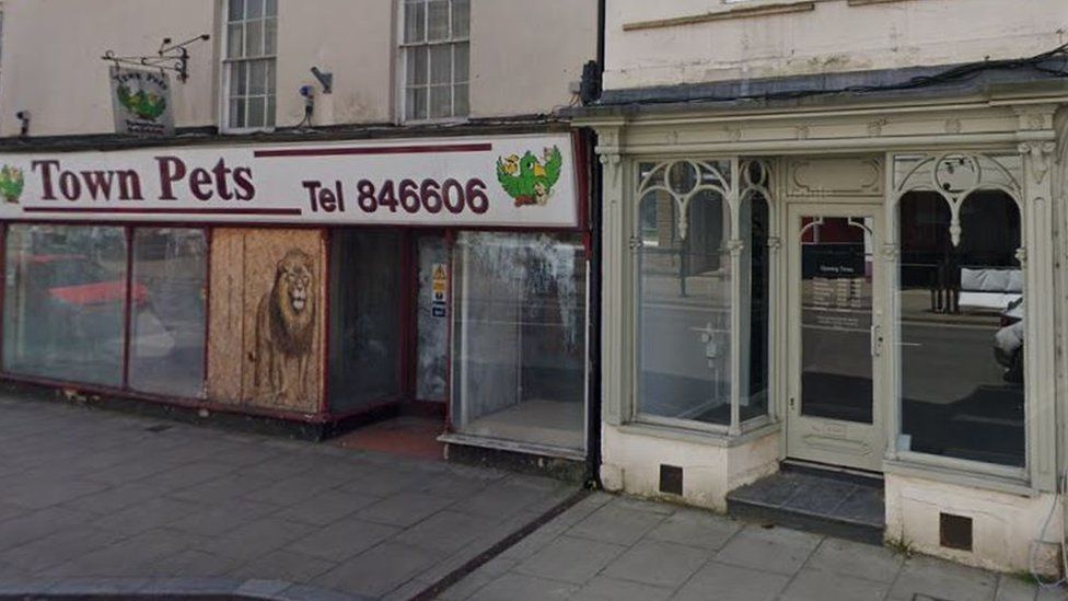 Wiltshire businesses offered grants to fill empty units BBC News