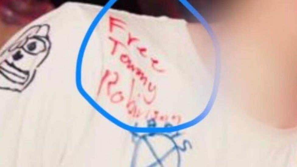 A T-shirt with the slogan "Free Tommy Robinson"