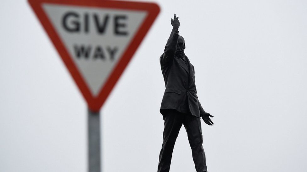 Give Way sign beside statue of Edward Carson