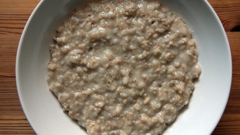 World porridge-eating contest to return to Corby - BBC News