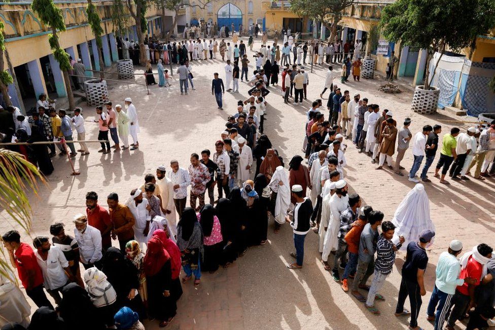 Voters line up outside a polling station to vote during the first phase of the general election in Kairana, in the northern Indian state of Uttar Pradesh, India, April 19, 2024. REUTERS/Anushree Fadnavis TPX IMAGES OF THE DAY