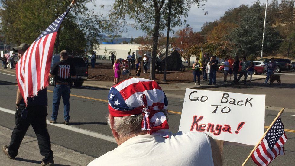 Anti-Obama protesters in Roseburg, OR 9 October 2015