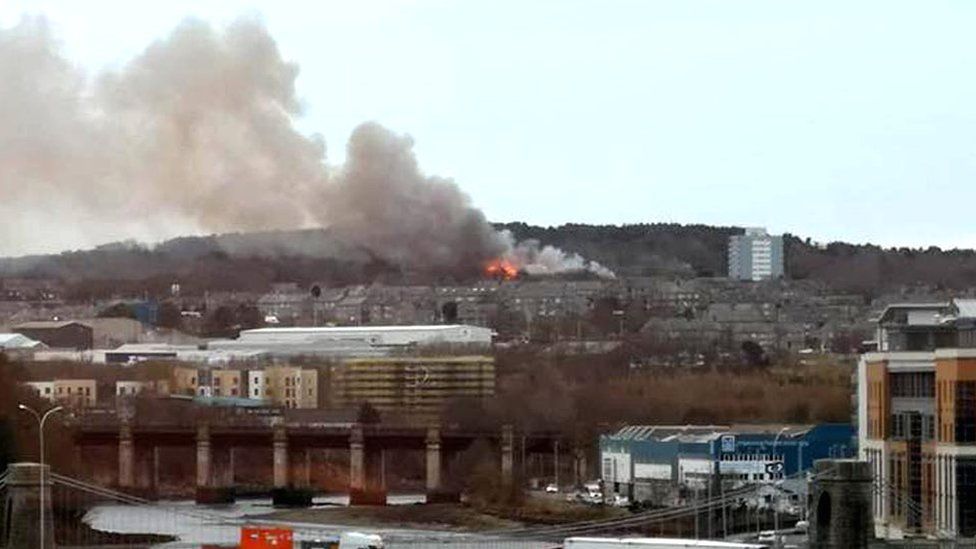 Teenager charged following two Aberdeen hillside fires - BBC News