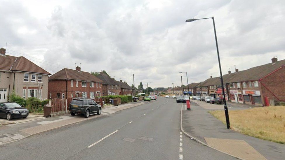 Sheffield: Teenager in taxi seriously hurt in hit-and-run crash - BBC News