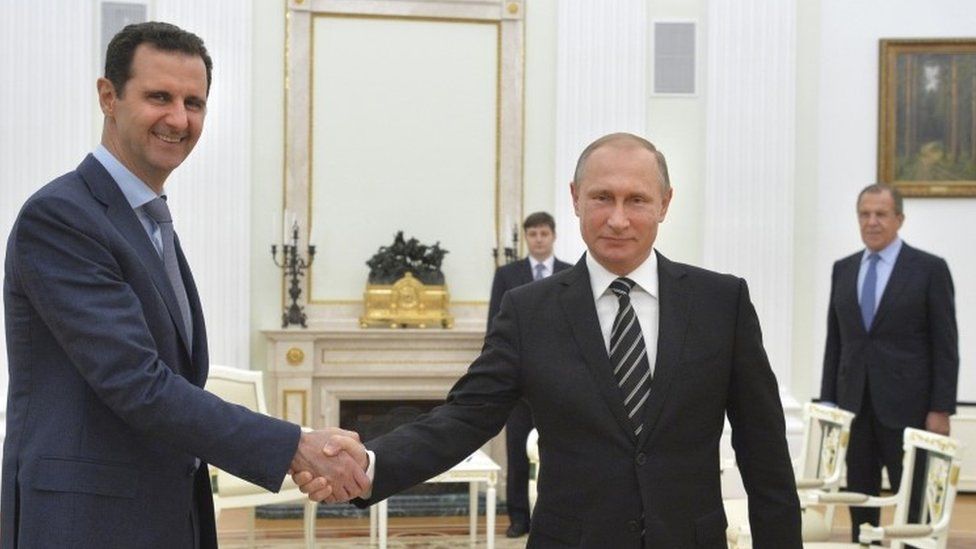 bashar al assad (L) with Russian leader Vladimir Putin (R)