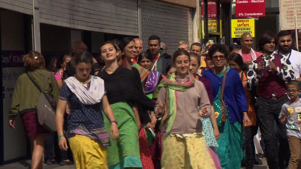 Hare Krishna devotees hand out cupcakes on 50th birthday - BBC News